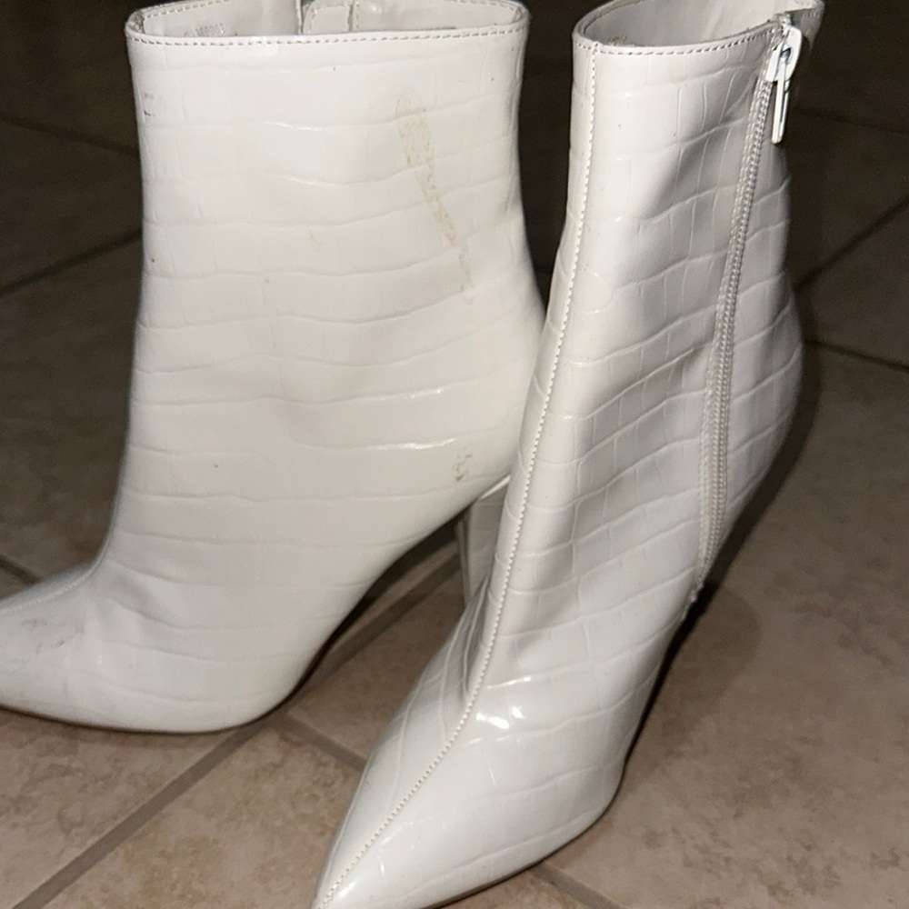 Elegant White Croc-Embossed Ankle Boots - Picture 2 of 3